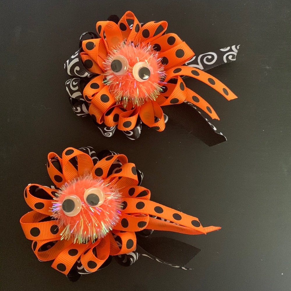 Halloween monster bows/clips.